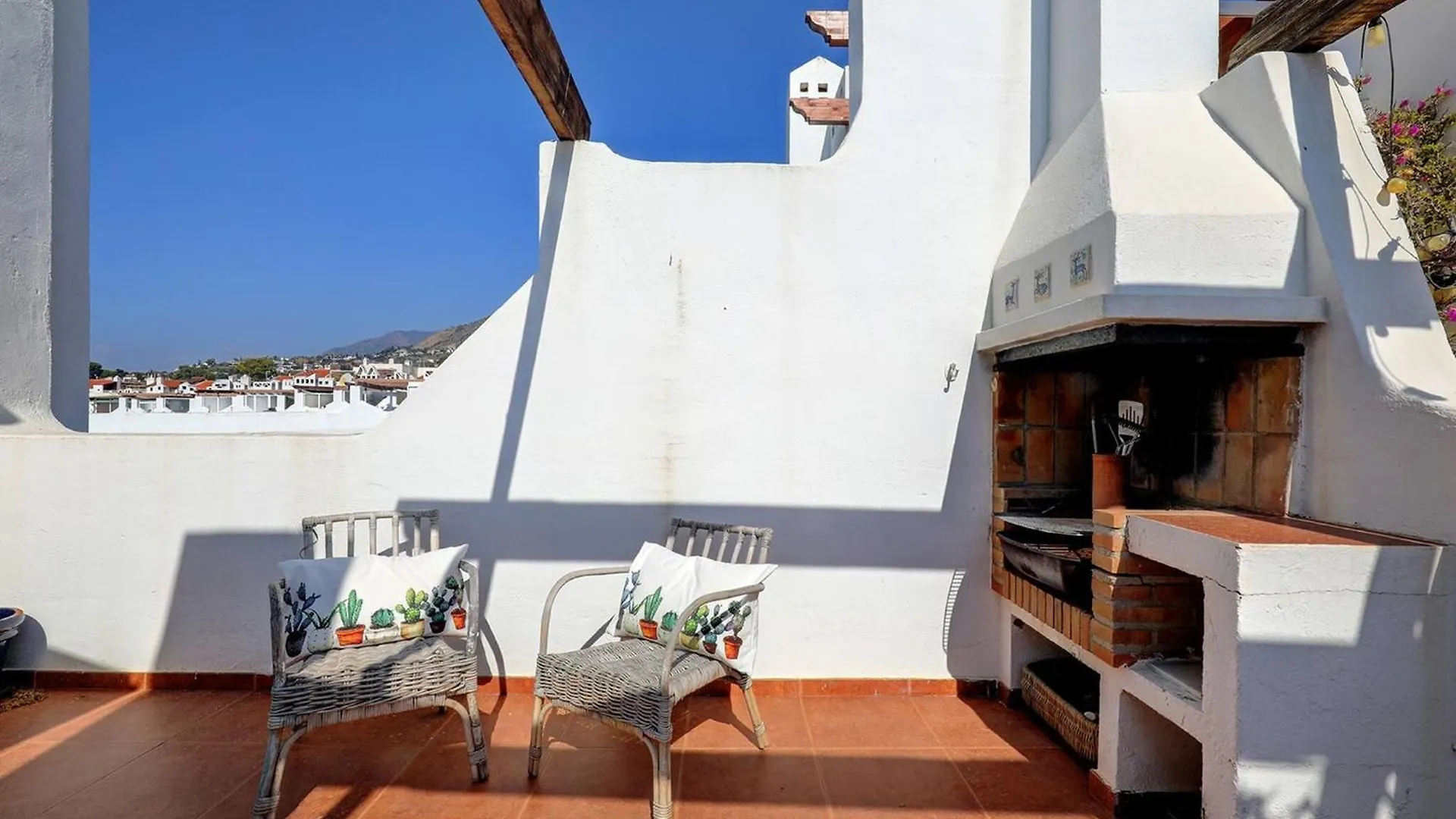 082 - Stunning Sea Views Beachfront Apartment Benalmadena 0*,