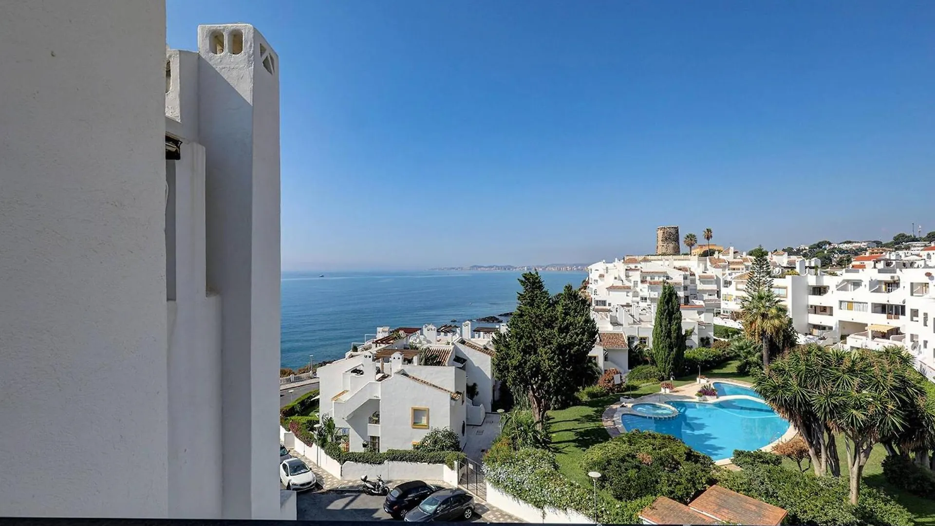 082 - Stunning Sea Views Beachfront Apartment Benalmádena