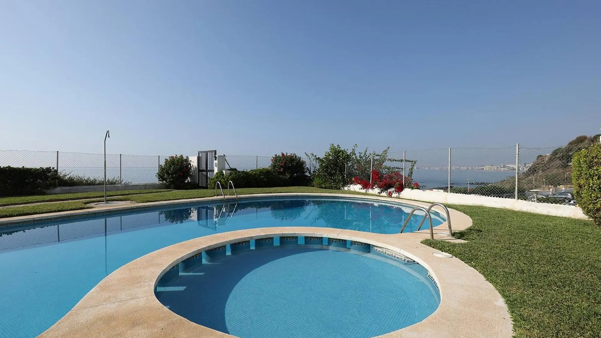 082 - Stunning Sea Views Beachfront Apartment Benalmádena